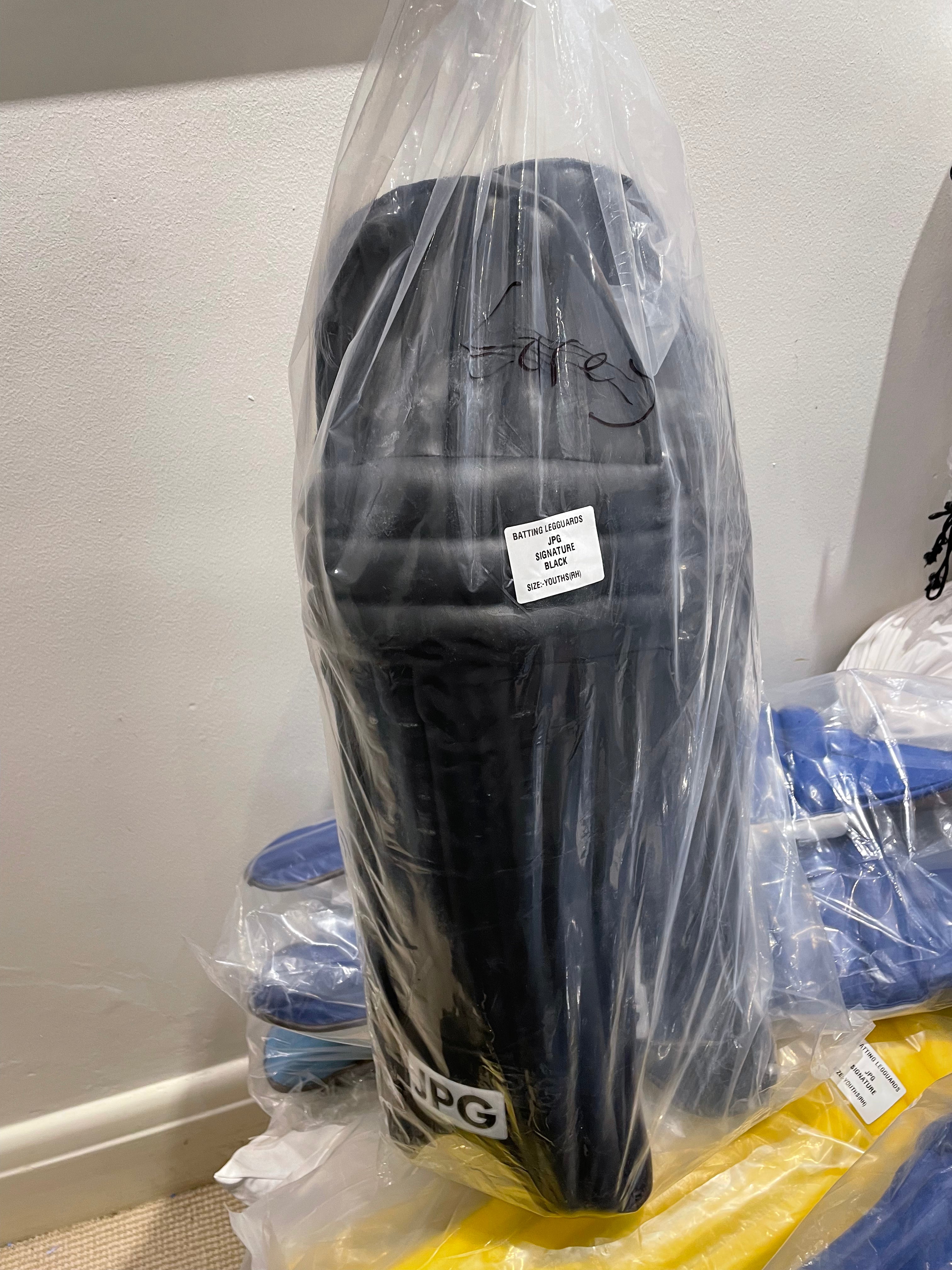 JPGavan Signature Edition Batting Pads - Black YRH